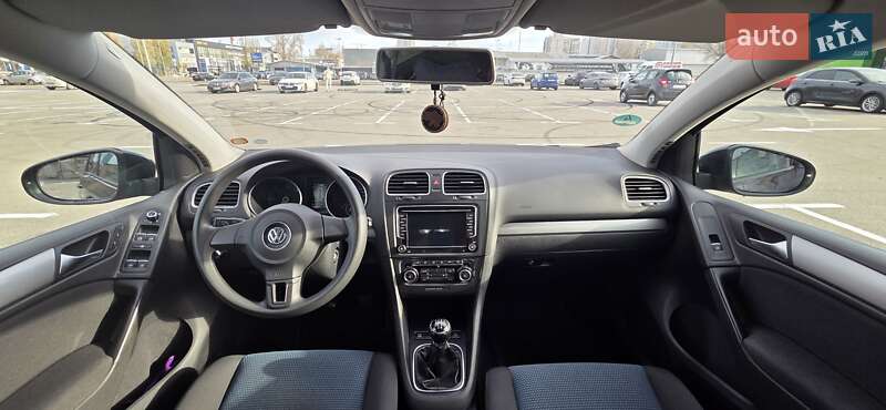 Хетчбек Volkswagen Golf 2010 в Києві