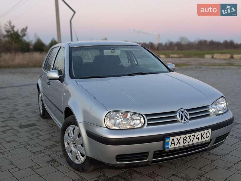 Хэтчбек Volkswagen Golf 2001 в Здолбунове