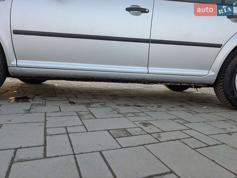 Хэтчбек Volkswagen Golf 2001 в Здолбунове