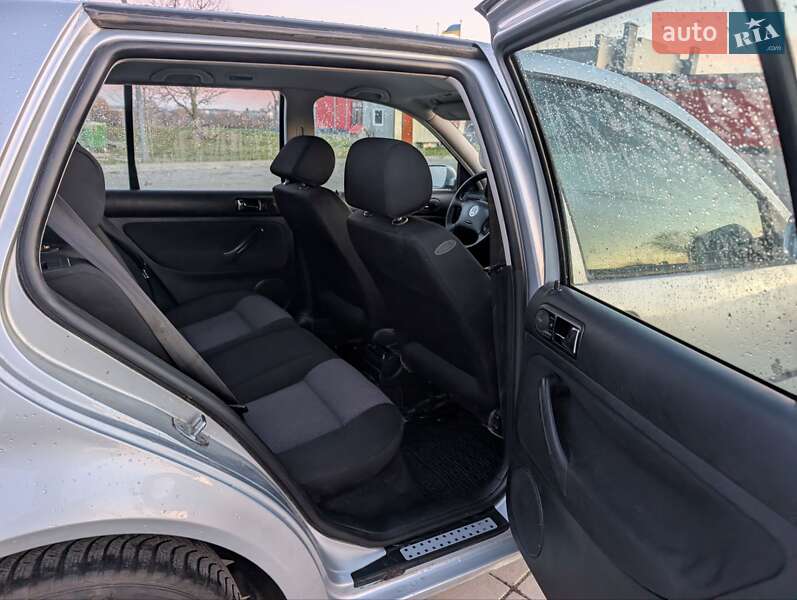 Хэтчбек Volkswagen Golf 2001 в Здолбунове