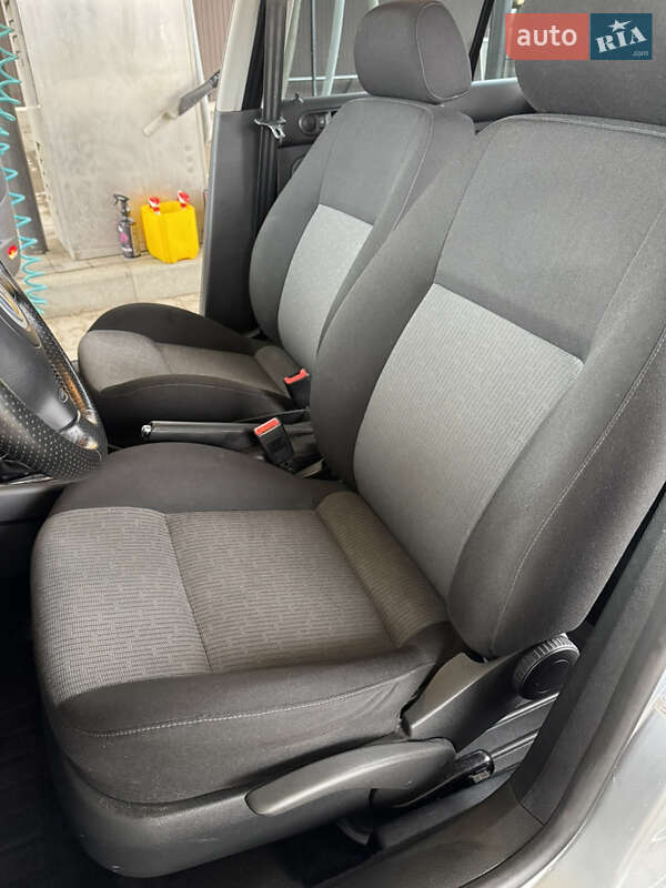 Хетчбек Volkswagen Golf 2003 в Чемерівцях фото 15 Хетчбек Volkswagen Golf 2003 в Чемерівцях