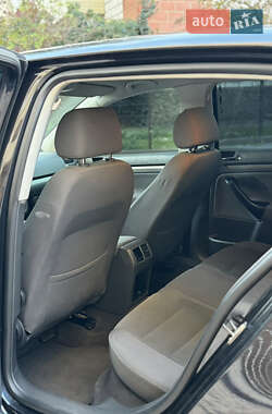 Хэтчбек Volkswagen Golf 2004 в Измаиле