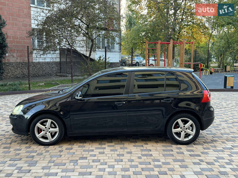 Хэтчбек Volkswagen Golf 2004 в Измаиле