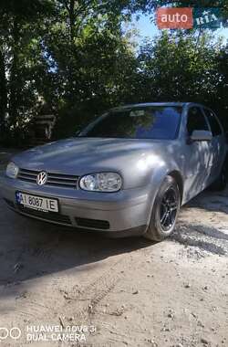 Хетчбек Volkswagen Golf 2004 в Києві