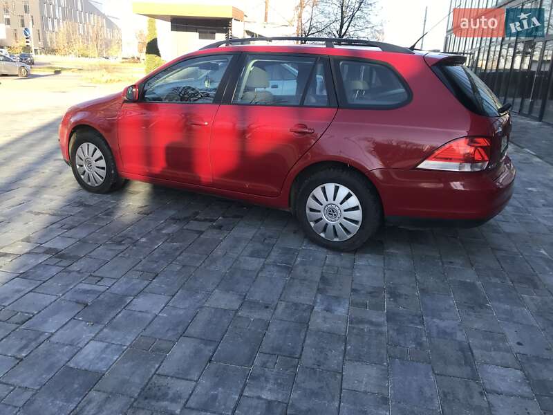 Універсал Volkswagen Golf 2009 в Рівному
