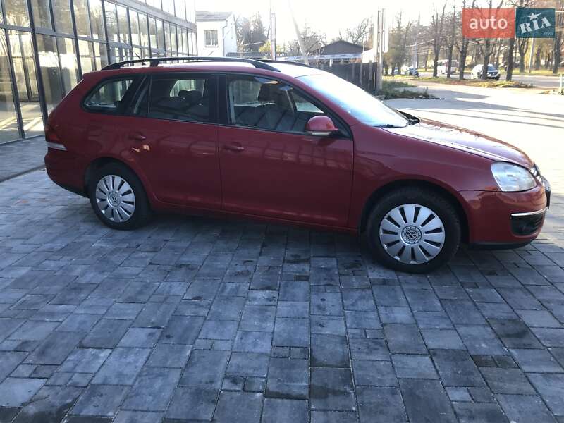 Універсал Volkswagen Golf 2009 в Рівному