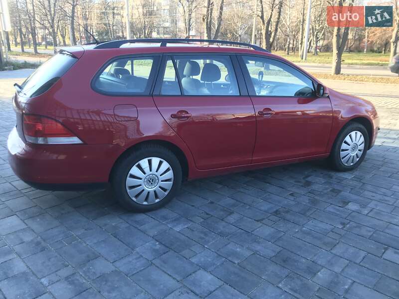 Універсал Volkswagen Golf 2009 в Рівному