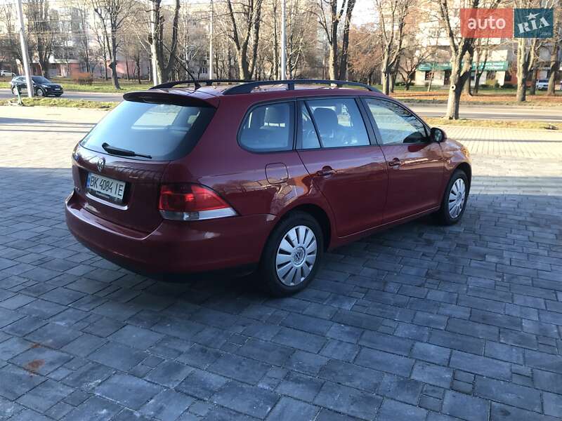 Універсал Volkswagen Golf 2009 в Рівному