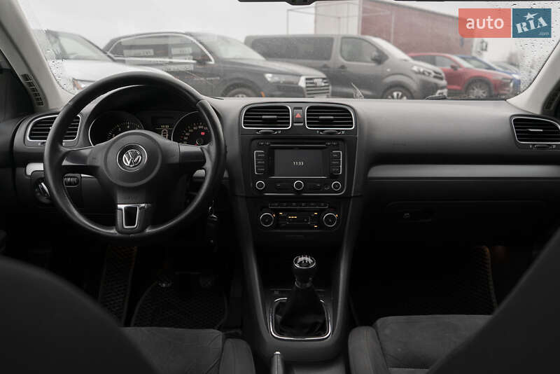 Универсал Volkswagen Golf 2010 в Ужгороде