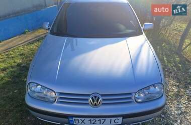 Хетчбек Volkswagen Golf 2002 в Волочиську
