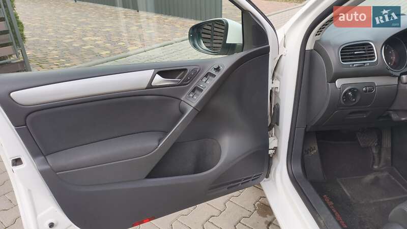 Хэтчбек Volkswagen Golf 2011 в Ирпене