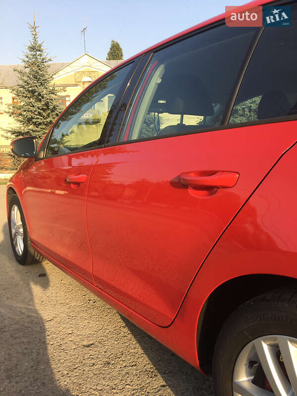 Хэтчбек Volkswagen Golf 2010 в Тысменице