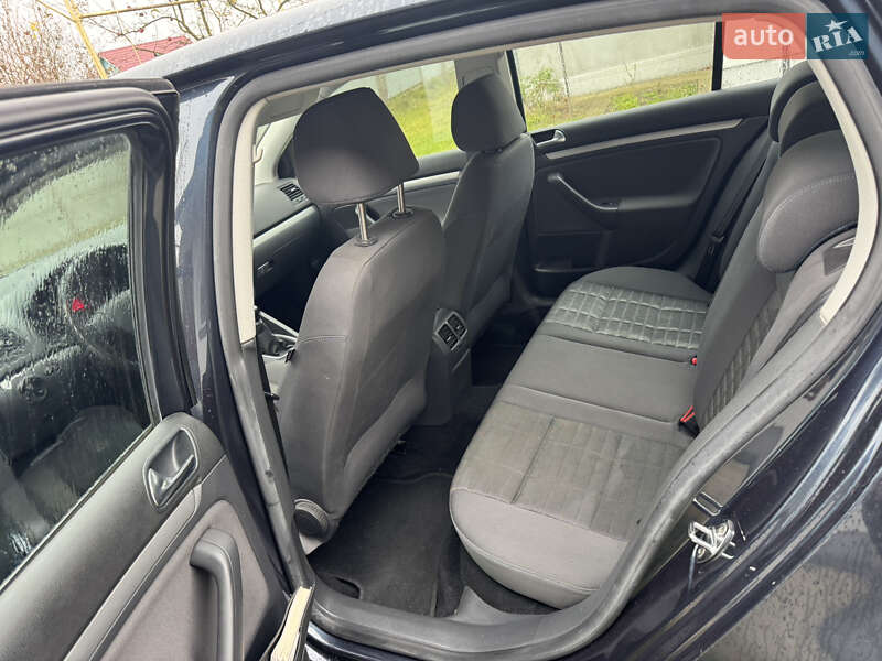 Хэтчбек Volkswagen Golf 2007 в Сторожинце