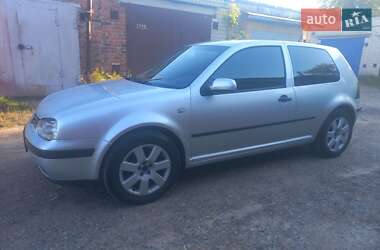 Хэтчбек Volkswagen Golf 2002 в Чернигове