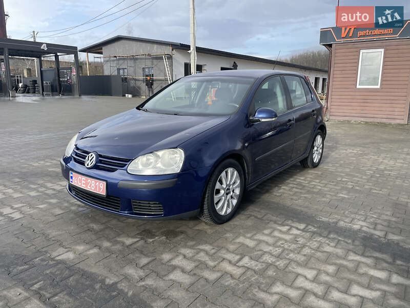 Хэтчбек Volkswagen Golf 2005 в Калуше
