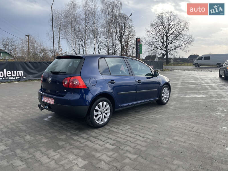 Хэтчбек Volkswagen Golf 2005 в Калуше