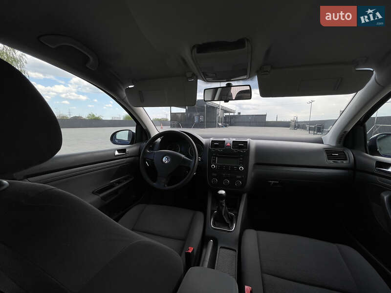 Хэтчбек Volkswagen Golf 2005 в Калуше