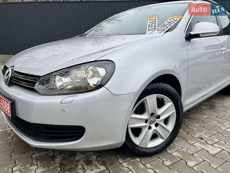 Универсал Volkswagen Golf 2011 в Черновцах