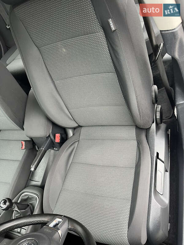 Универсал Volkswagen Golf 2011 в Черновцах