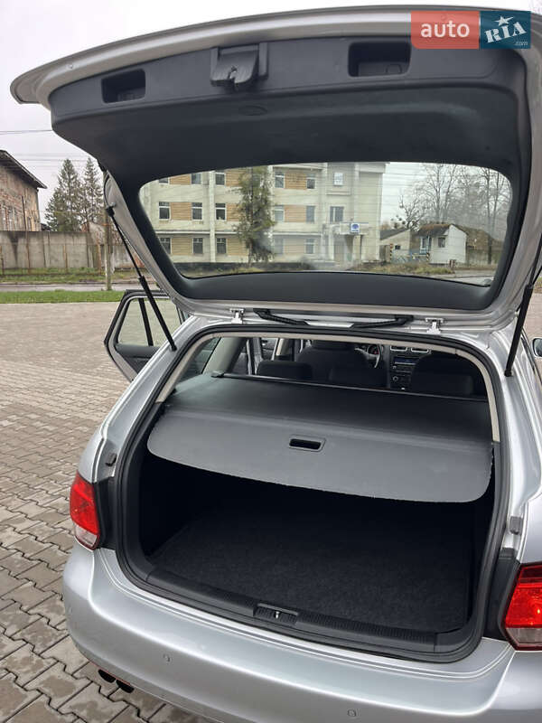 Универсал Volkswagen Golf 2011 в Черновцах