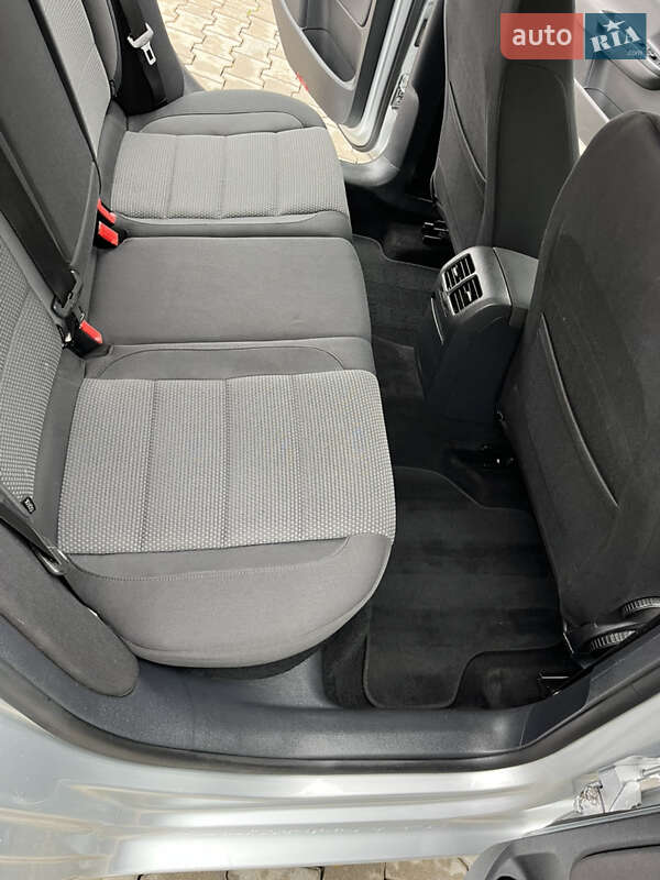 Универсал Volkswagen Golf 2011 в Черновцах