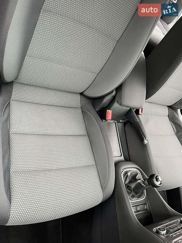 Универсал Volkswagen Golf 2011 в Черновцах