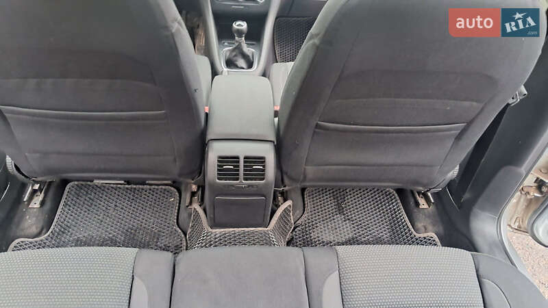 Универсал Volkswagen Golf 2009 в Томашполе
