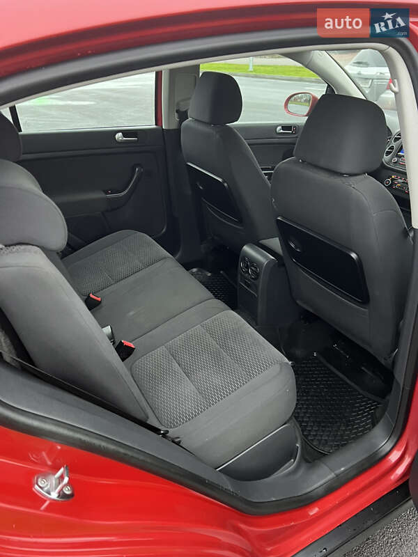 Хэтчбек Volkswagen Golf 2010 в Шостке