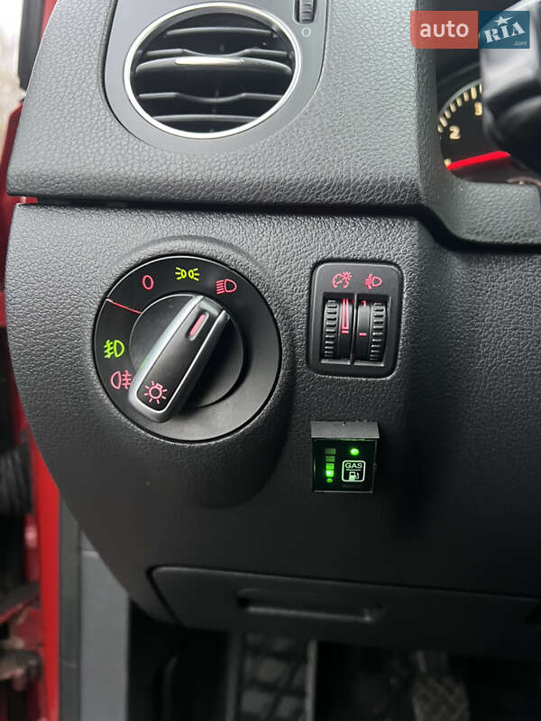 Хэтчбек Volkswagen Golf 2010 в Шостке