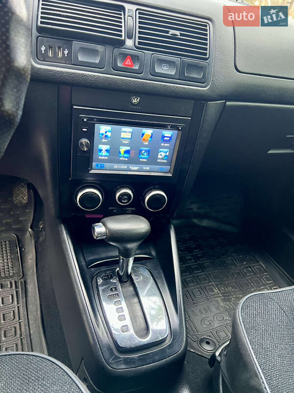 Хэтчбек Volkswagen Golf 1998 в Харькове