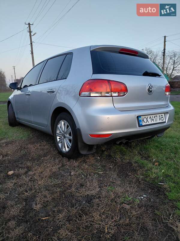 Хэтчбек Volkswagen Golf 2009 в Сахновщине