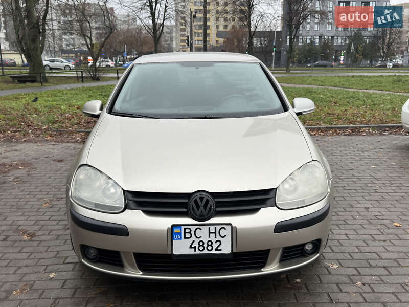 Хэтчбек Volkswagen Golf 2005 в Львове