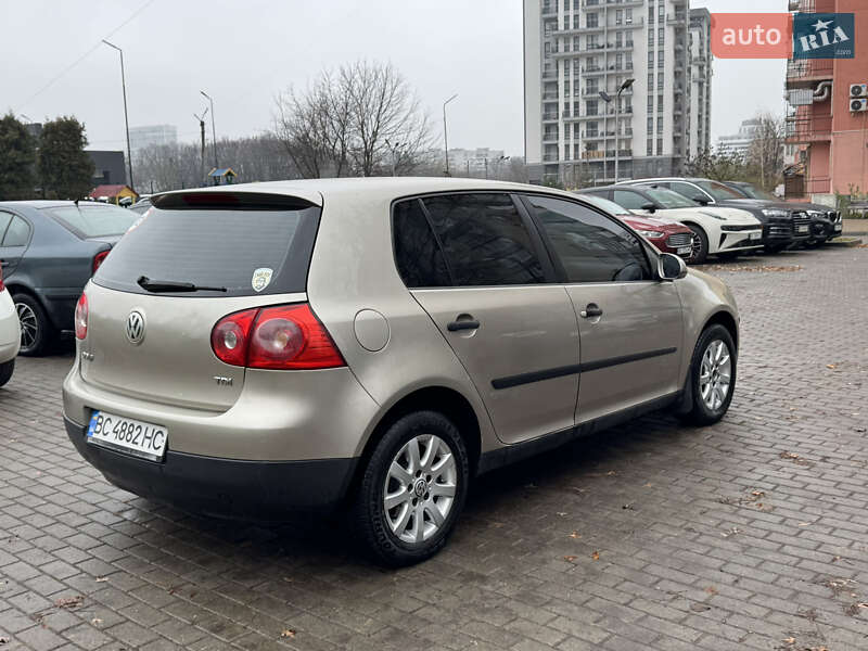 Хэтчбек Volkswagen Golf 2005 в Львове