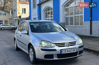 Хэтчбек Volkswagen Golf 2004 в Ромнах
