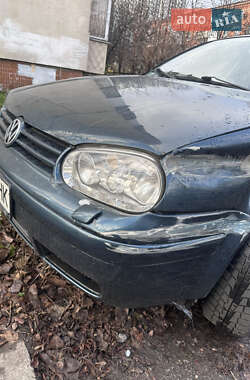 Хетчбек Volkswagen Golf 2001 в Києві