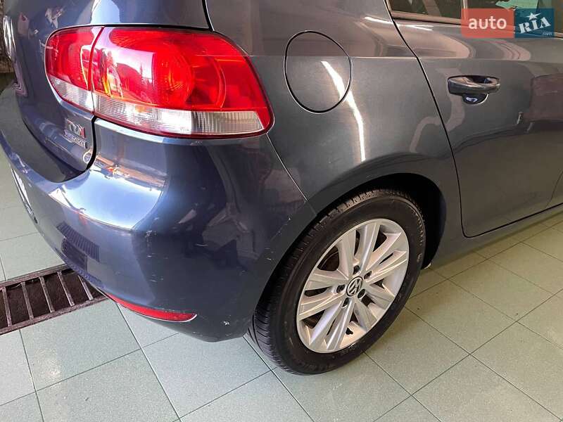 Хэтчбек Volkswagen Golf 2011 в Золочеве