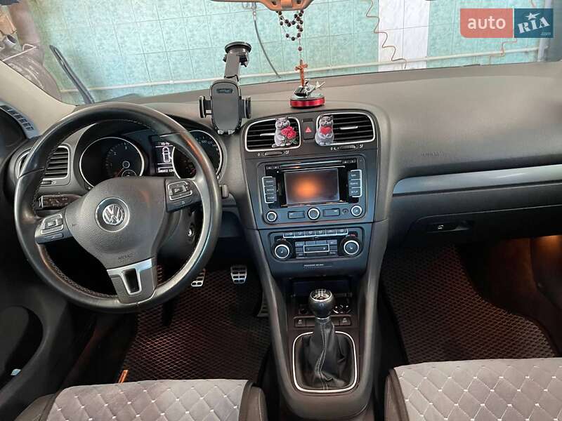 Хэтчбек Volkswagen Golf 2011 в Золочеве
