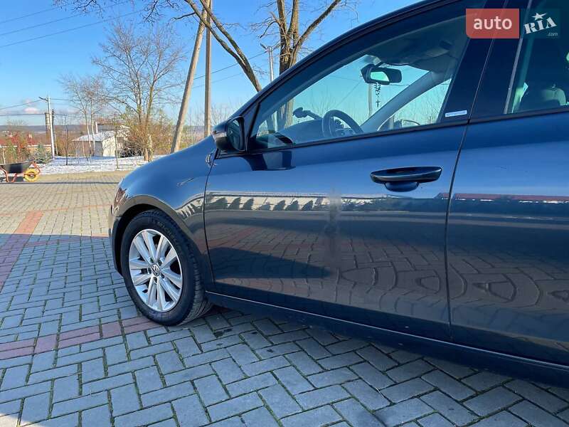 Хэтчбек Volkswagen Golf 2011 в Золочеве