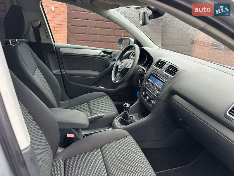 Хэтчбек Volkswagen Golf 2009 в Староконстантинове
