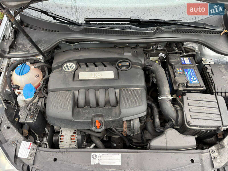 Хэтчбек Volkswagen Golf 2009 в Староконстантинове