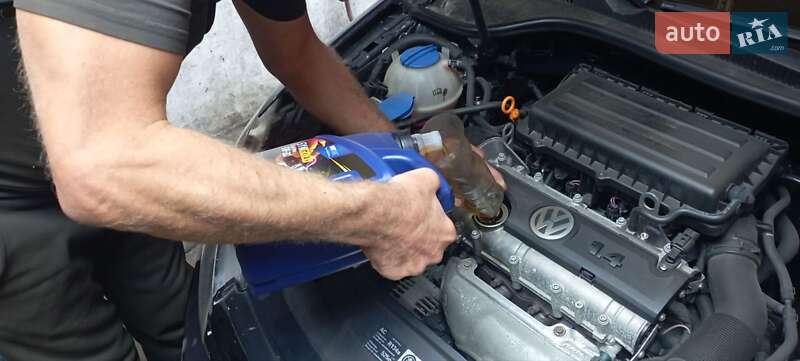 Хетчбек Volkswagen Golf 2009 в Чернігові