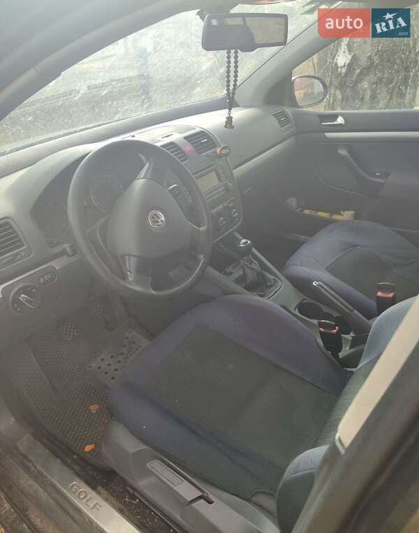 Хэтчбек Volkswagen Golf 2005 в Харькове