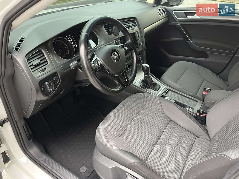 Хетчбек Volkswagen Golf 2014 в Чернівцях