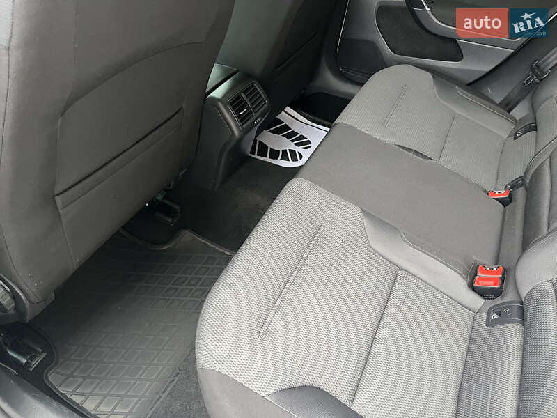 Хетчбек Volkswagen Golf 2014 в Чернівцях