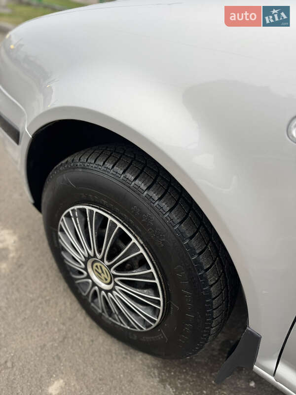 Хетчбек Volkswagen Golf 2003 в Борщеві