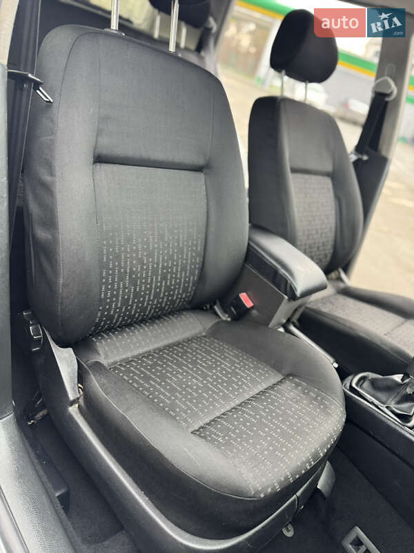 Хетчбек Volkswagen Golf 2003 в Борщеві