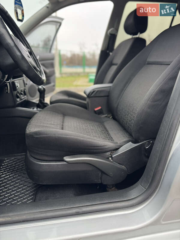 Хетчбек Volkswagen Golf 2003 в Борщеві