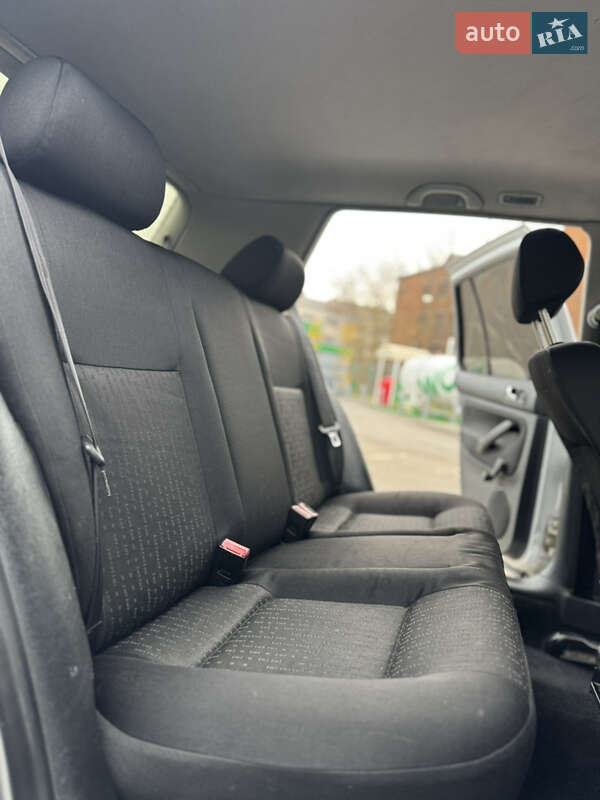 Хетчбек Volkswagen Golf 2003 в Борщеві