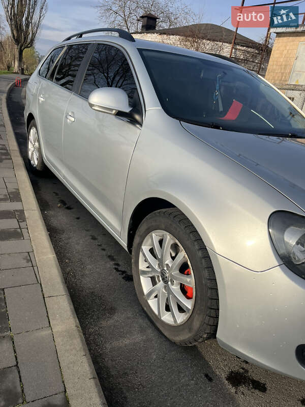 Универсал Volkswagen Golf 2012 в Киеве