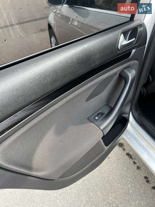 Универсал Volkswagen Golf 2012 в Киеве